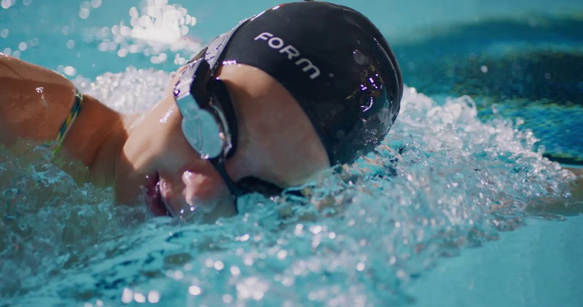 FORM leve 8 million d’euros pour commercialiser les lunettes de natation intelligentes
